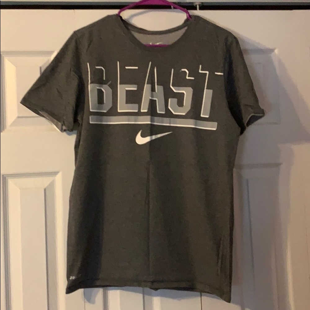 Men’s dri fit Nike tee